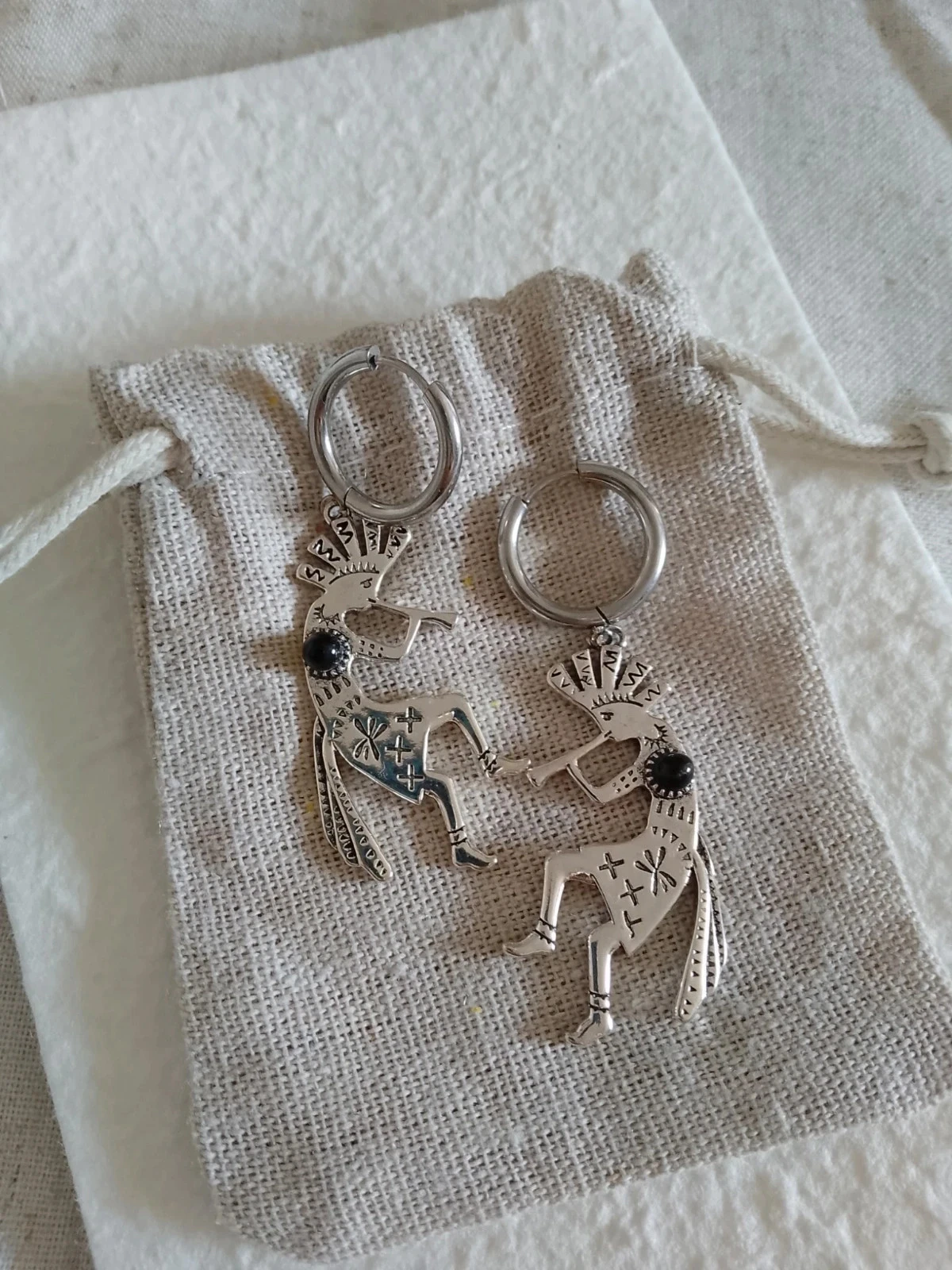 Boucles d'oreilles bohèmes créoles argentées avec pierres obsidienne